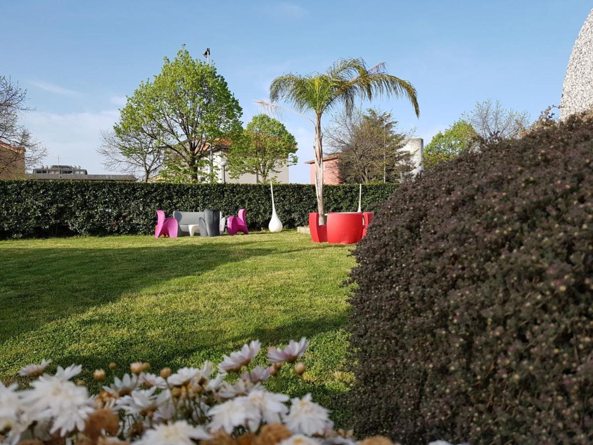 I Giardini Del Novecento Hotel Ламеция Терме Екстериор снимка